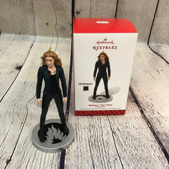 Hallmark Beatrice "Tris" Potter Divergent Keepsake Ornament - Picture 1 of 4